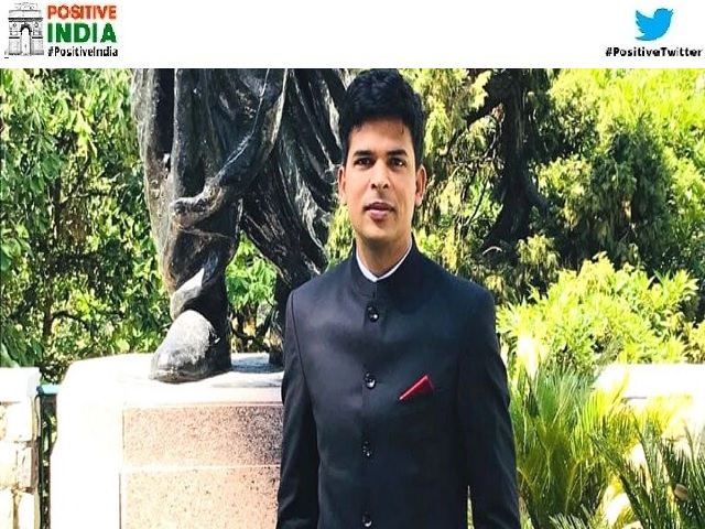 IAS Somesh Upadhyay guides UPSC aspirants through whatsapp group story in Hindi