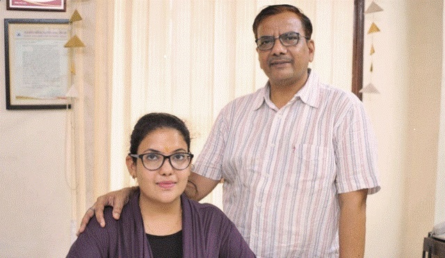 Jaipur's Jagriti and her Father Earn Crores by making Handmade Cow Dung Diary and Calenders 
