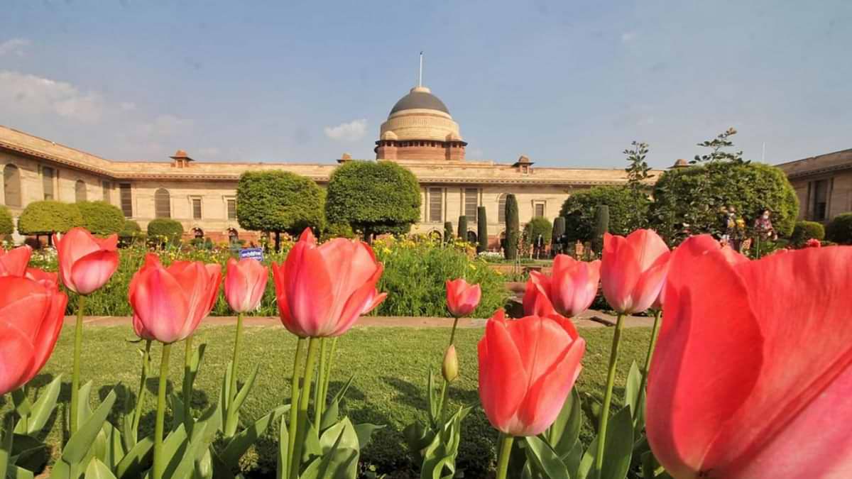 मुगल गार्डन का नाम बदलकर 'अमृत उद्यान' किया गया, जानें आम लोग कब जा सकते है  
