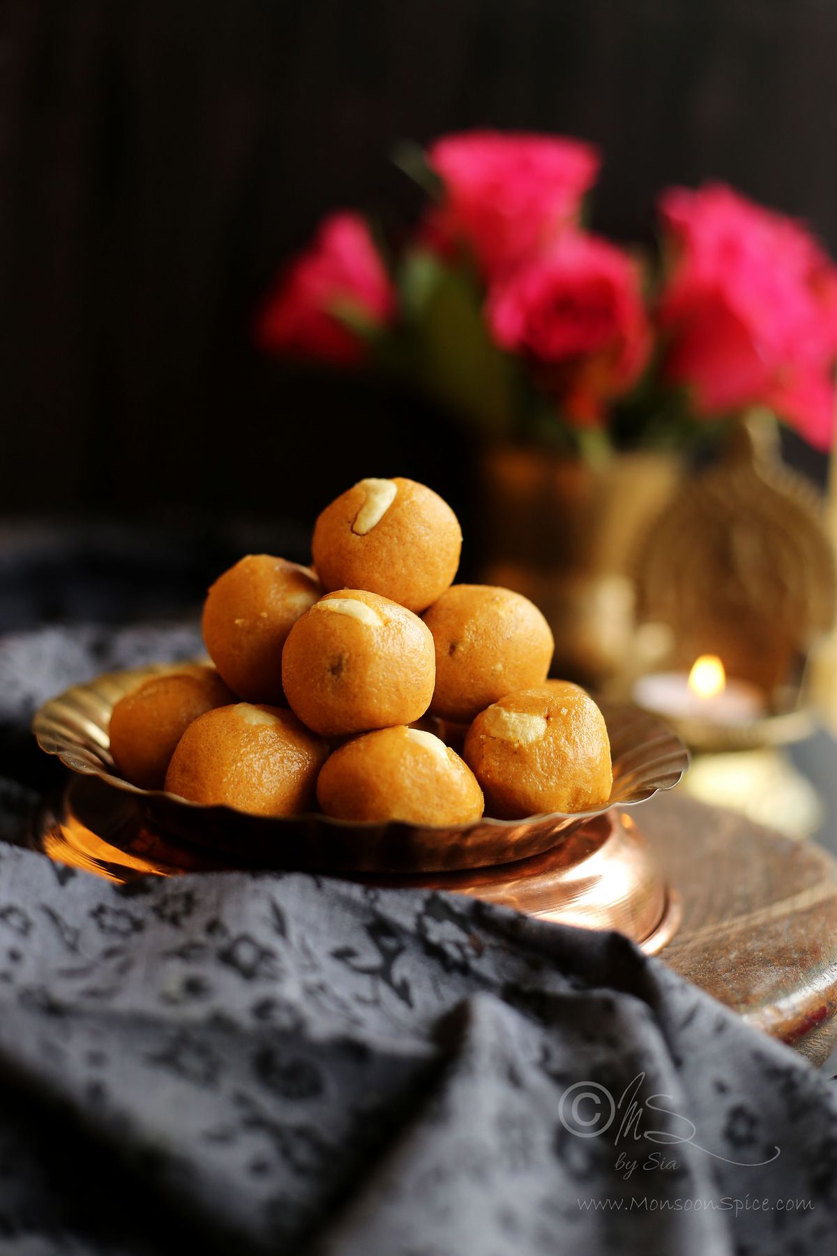 besan ladoo besan ladoo
