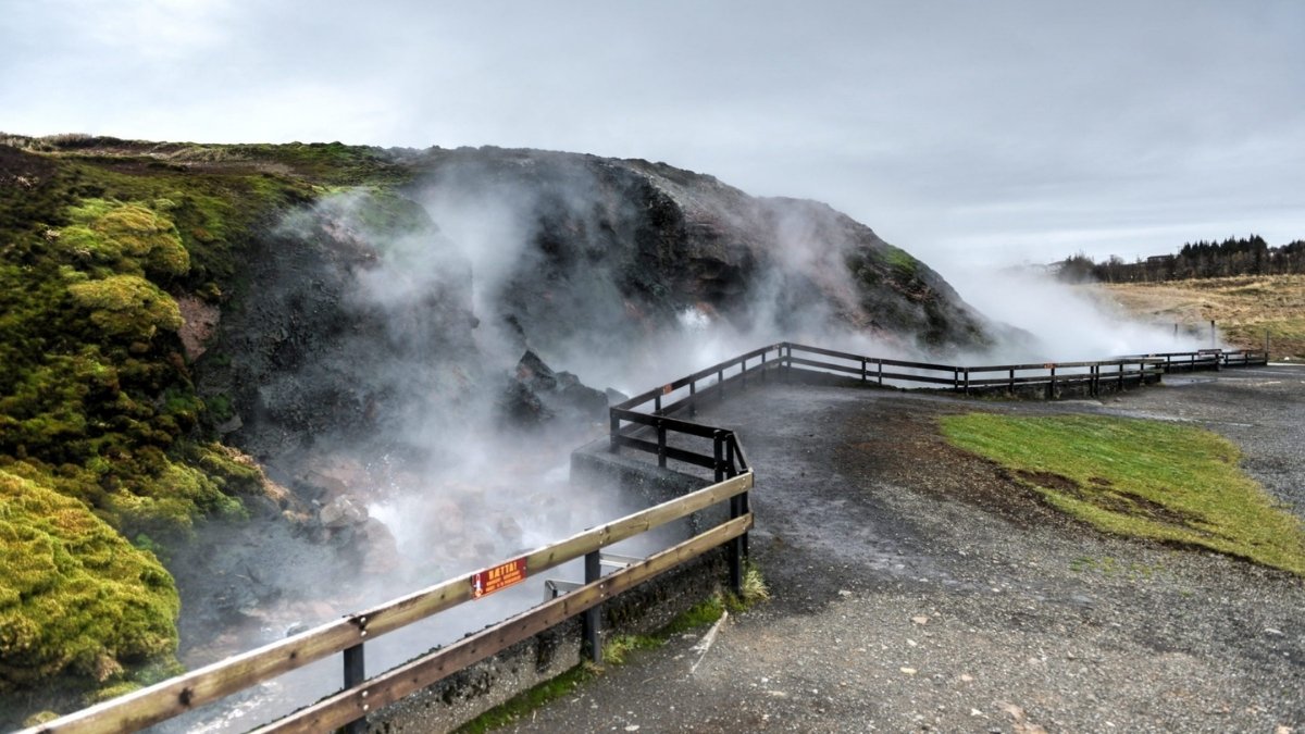 Deildartunguhver, Iceland’s powerful geothermal spring in a lush green setting