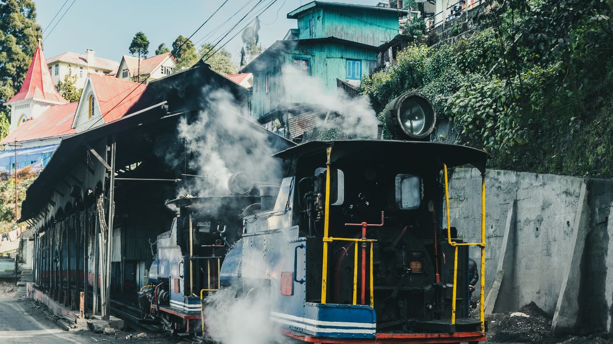 darjeeling toy train