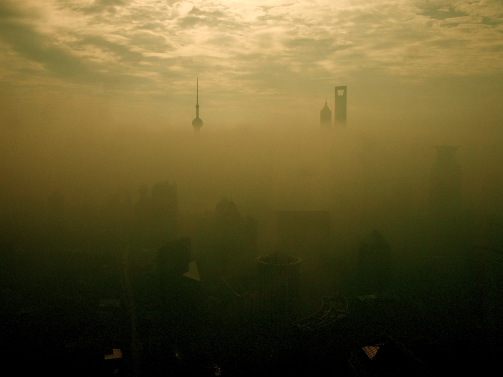 shanghai-towers-above-the-smog