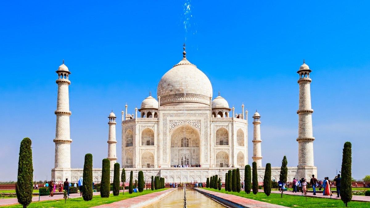 Taj Mahal Famous World Landmark (1)