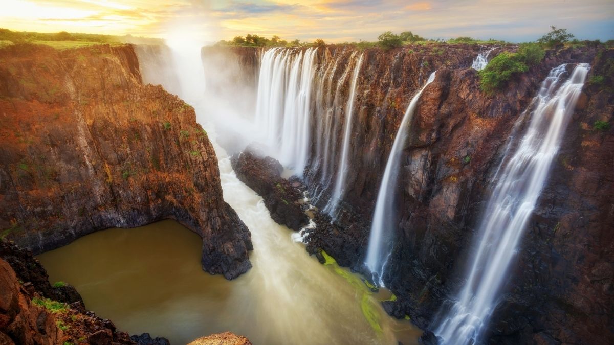 Victoria Falls (Zambia  Zimbabwe)