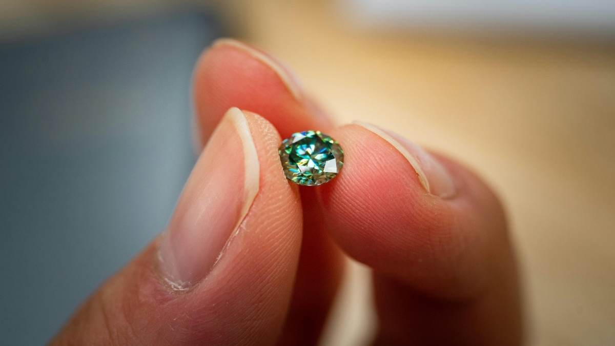 Top 5 Rarest Diamonds of the World The rarest diamond colour is Red, with fewer than 30 natural red diamonds over 0.5 carats known to exist. 