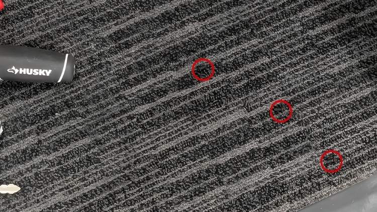 find 3 black screws-sol