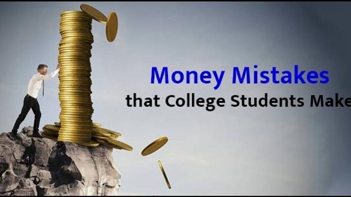 College students should avoid making these money mistakes