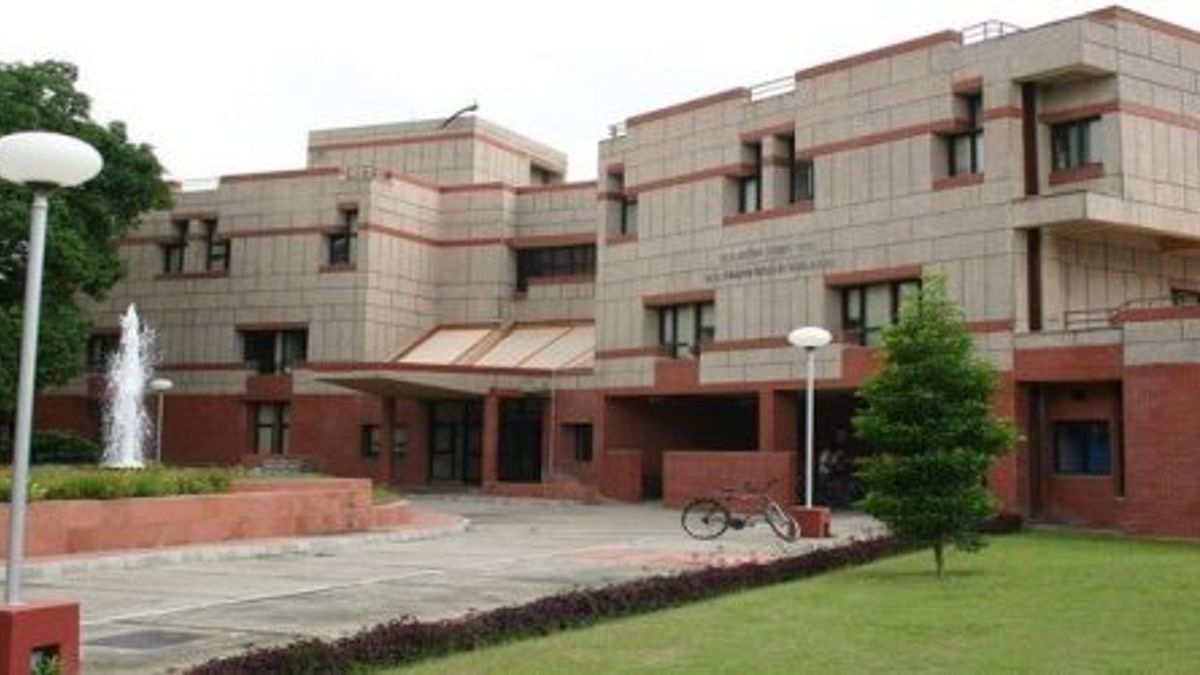 Opening and Closing rank of IIT Kanpur