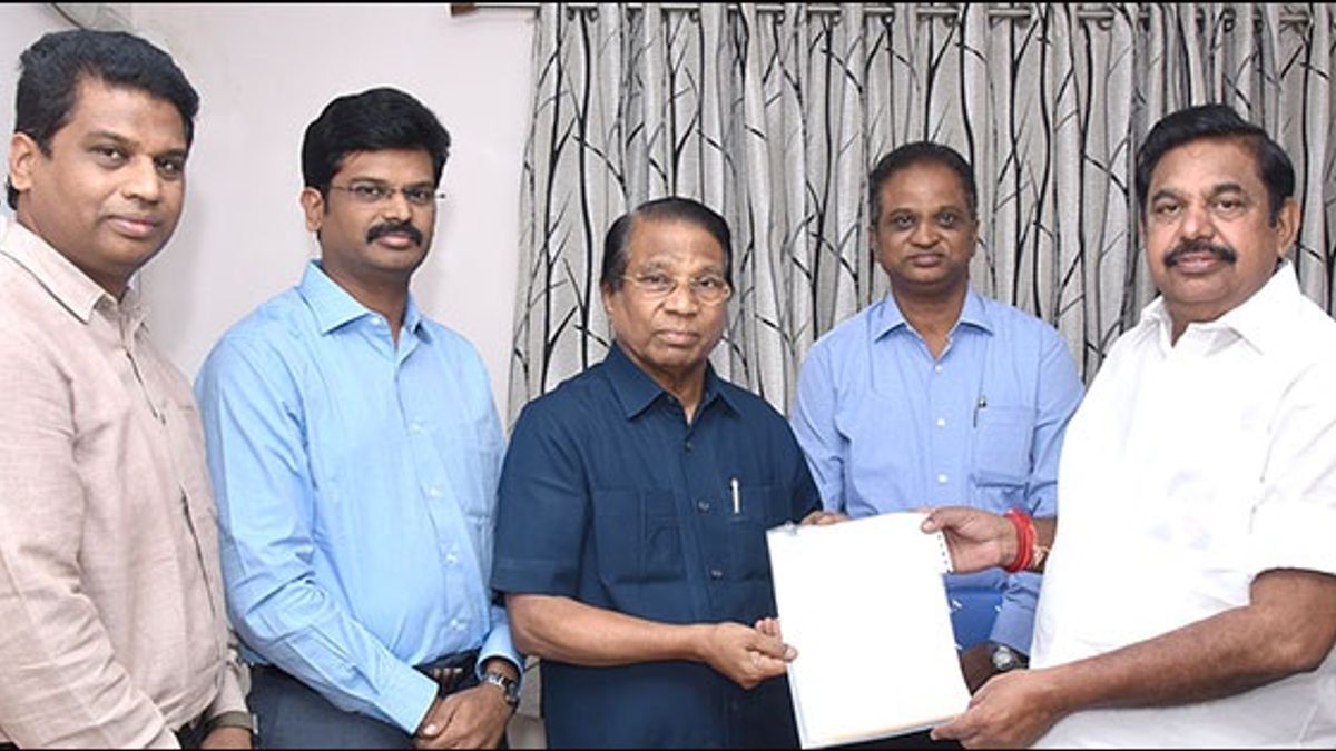 VIT’s donates Tamil Nadu CMs Relief Fund