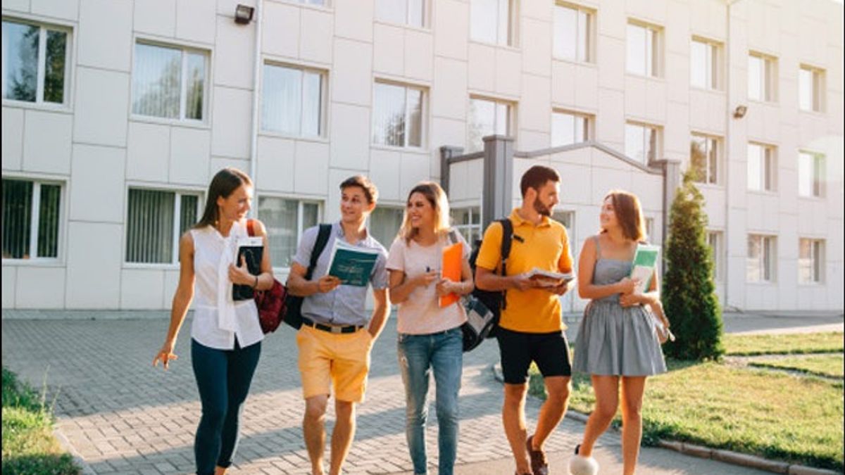 Improve your dressing sense before going to college