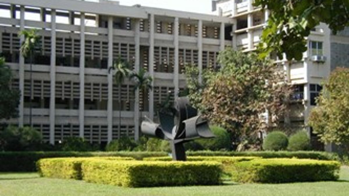 Opening and Closing rank of IIT Bombay