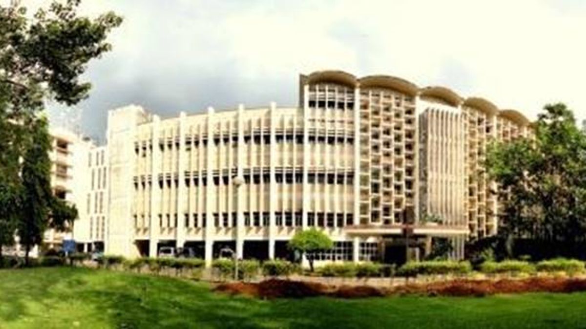 What makes IIT Bombay the best IIT in the country?