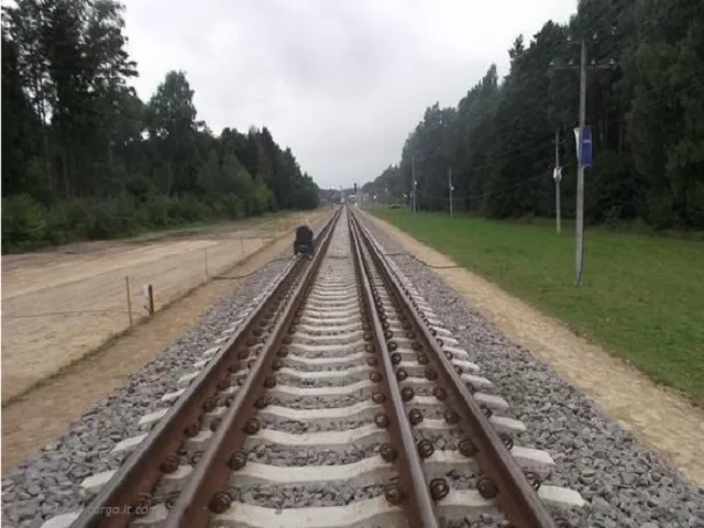 Which country uses three Railway tracks?