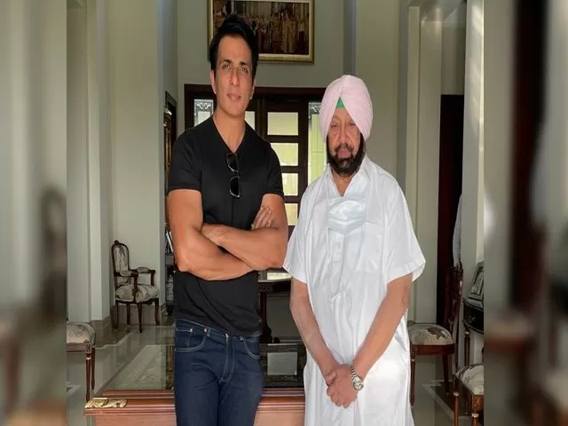 Actor Sonu Sood with Punjab Chief Minister Capt. Amarinder Singh, Image Source: Twitter/ Punjab CM