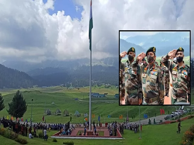 Indian Independence Day 2021: जम्मू-कश्मीर के गुलमर्ग में भारतीय सेना ने फहराया 100 फीट ऊंचा तिरंगा