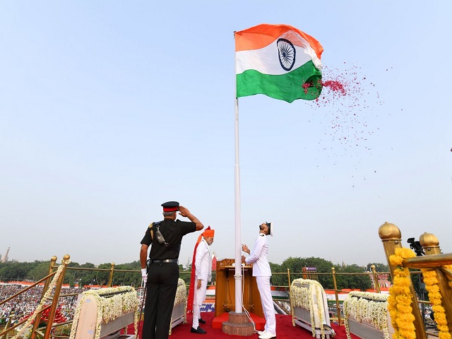 Indian Independence Day 2021: How is flag hoisting of 15th August different  from 26th January?
