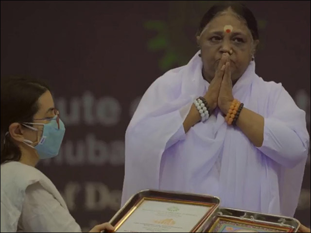 Amma, Sri Mata Amritanandamayi, Receives Honorary Degree From the Kalinga Institute of Industrial Technology