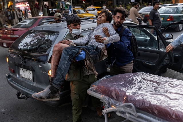 US troops and Afghans killed in suicide attacks outside Kabul airport