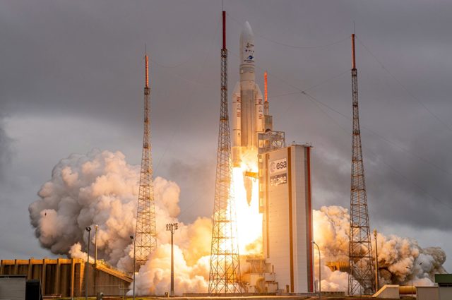 NASA ने रचा इतिहास, लॉन्च किया दुनिया का सबसे बड़ा टेलीस्कोप 