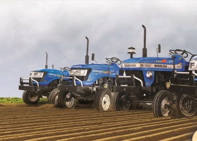 भारत का पहला CNG tractor हुआ लॉन्च, जानें इसके बारे में सबकुछ