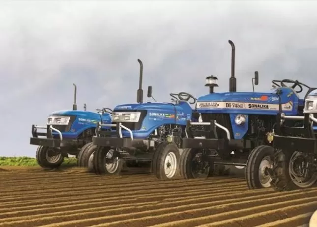 Nitin Gadkari to launch India's first CNG tractor in Hindi