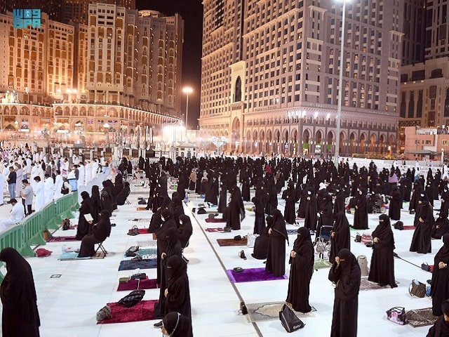 Women attending Hajj, Source: Saudi Press Agency/ Reuters