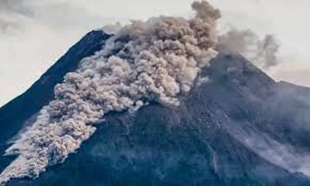 Merapi Volcano in Indonesia erupts 4 times