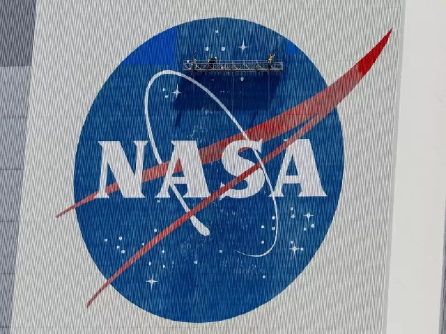 NASA delays human moon landing