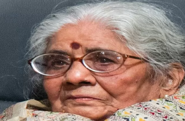 Mannu Bhandari passed away