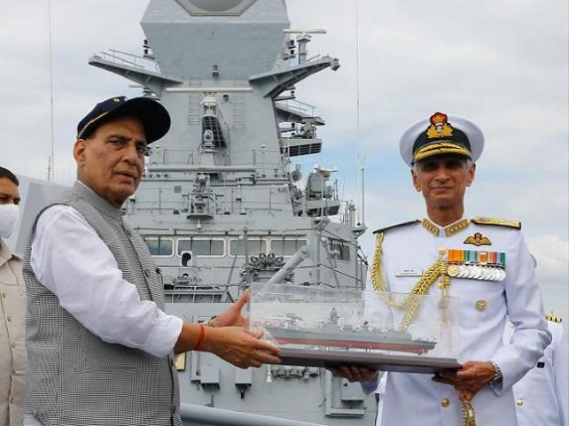 भारतीय नौसेना की बढ़ी ताकत, नौसेना में शामिल हुआ INS विशाखापट्टनम