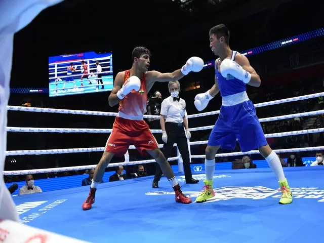 Indian boxer Akash Kumar (red), Twitter/ Boxing Federation India