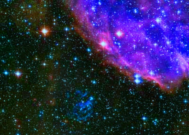 NASA Telescopes Spot Remains of a Supernova in a Colourful Bubble 
