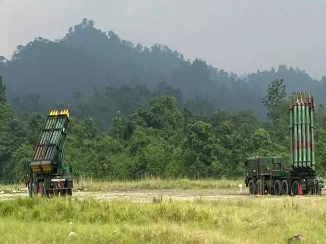 भारतीय सेना ने चीन सीमा के पास पिनाका, स्मर्च रॉकेट सिस्टम तैनात किया