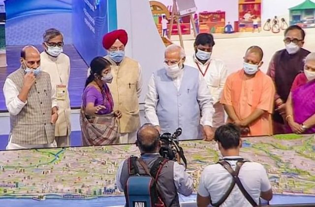 PM Modi visits Azadi@75 Expo in Lucknow, digitally hands over keys to 75,000 beneficiaries of PMAY-U