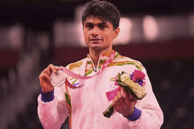 Noida DM Suhas LY becomes 1st IAS officer to win Paralympic medal