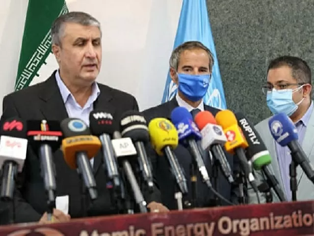 Mohammad Eslami (left), Rafael Grossi (centre); Source: Atomic Energy Organization of Iran/AFP
