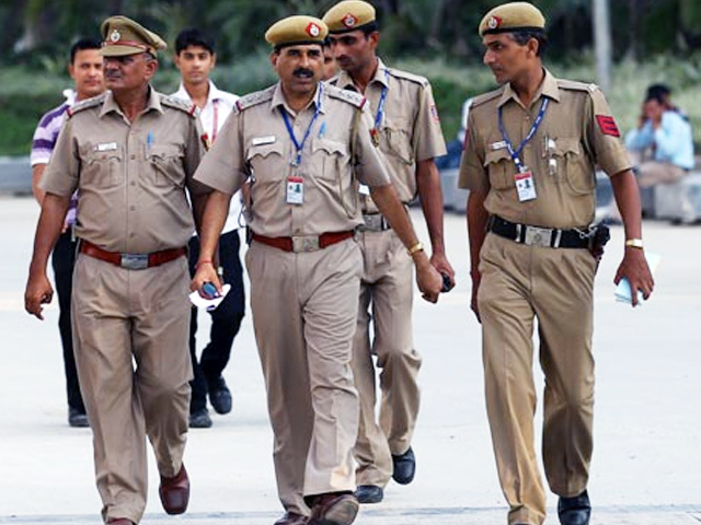 कैसे 10वीं पास CRPF में हो सकते हैं शामिल: जानें योग्यता, चयन प्रक्रिया और वेतनमान के बारे में
