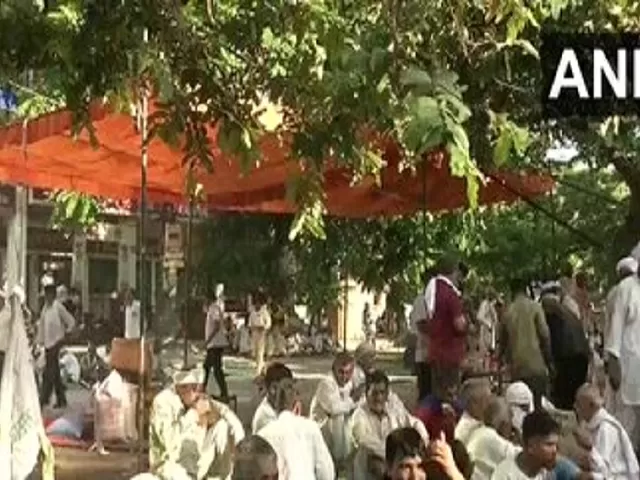 Farmers Gherao Mini Secretariat in Karnal, Source: ANI