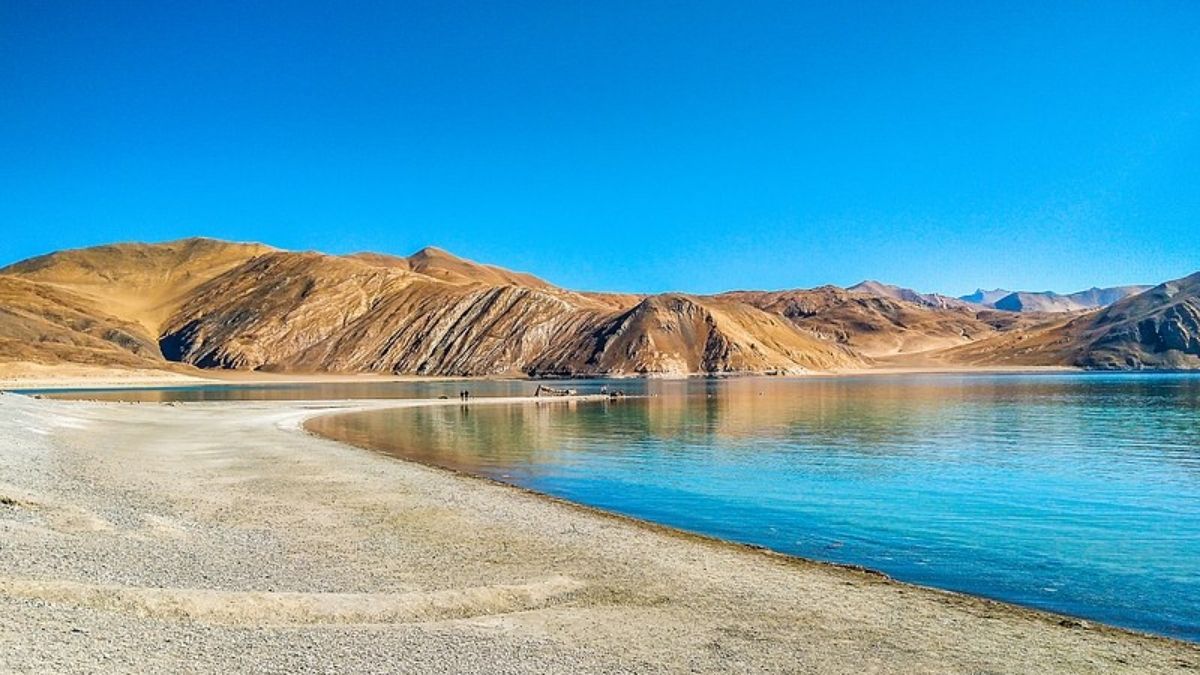 Where is Pangong Tso Lake located?