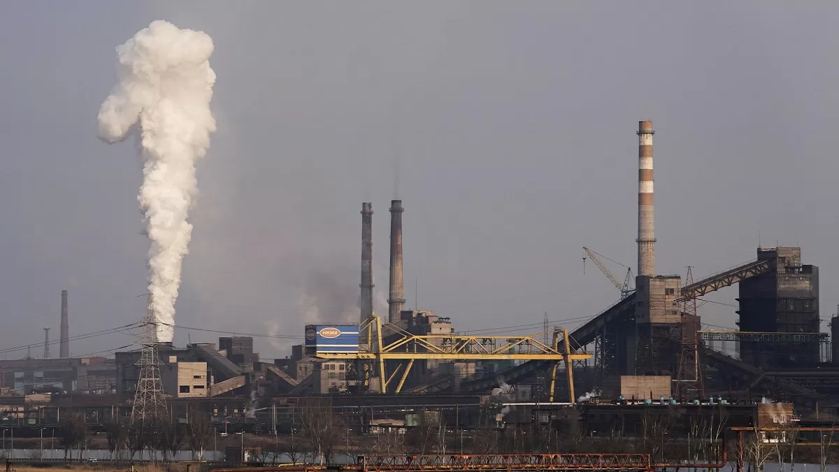 Vladimir Putin asks troops not to storm last Ukrainian holdout in Azovstal steel plant