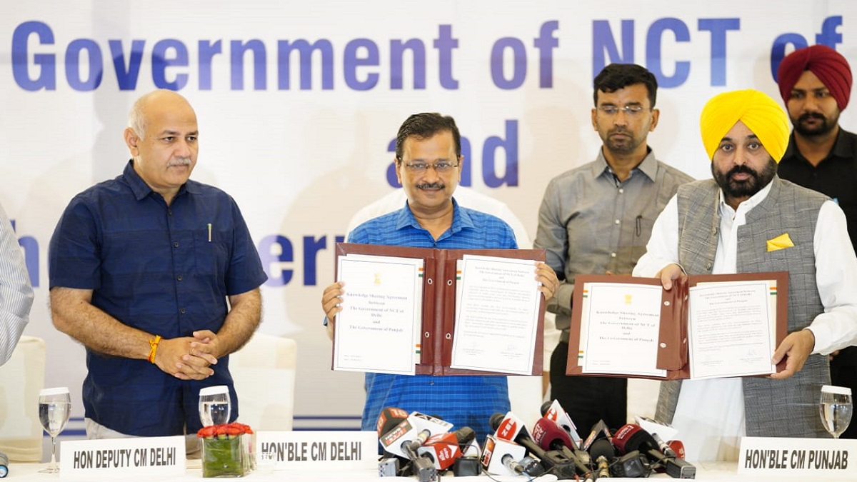 Delhi, Punjab CMs sign Knowledge Sharing Agreement