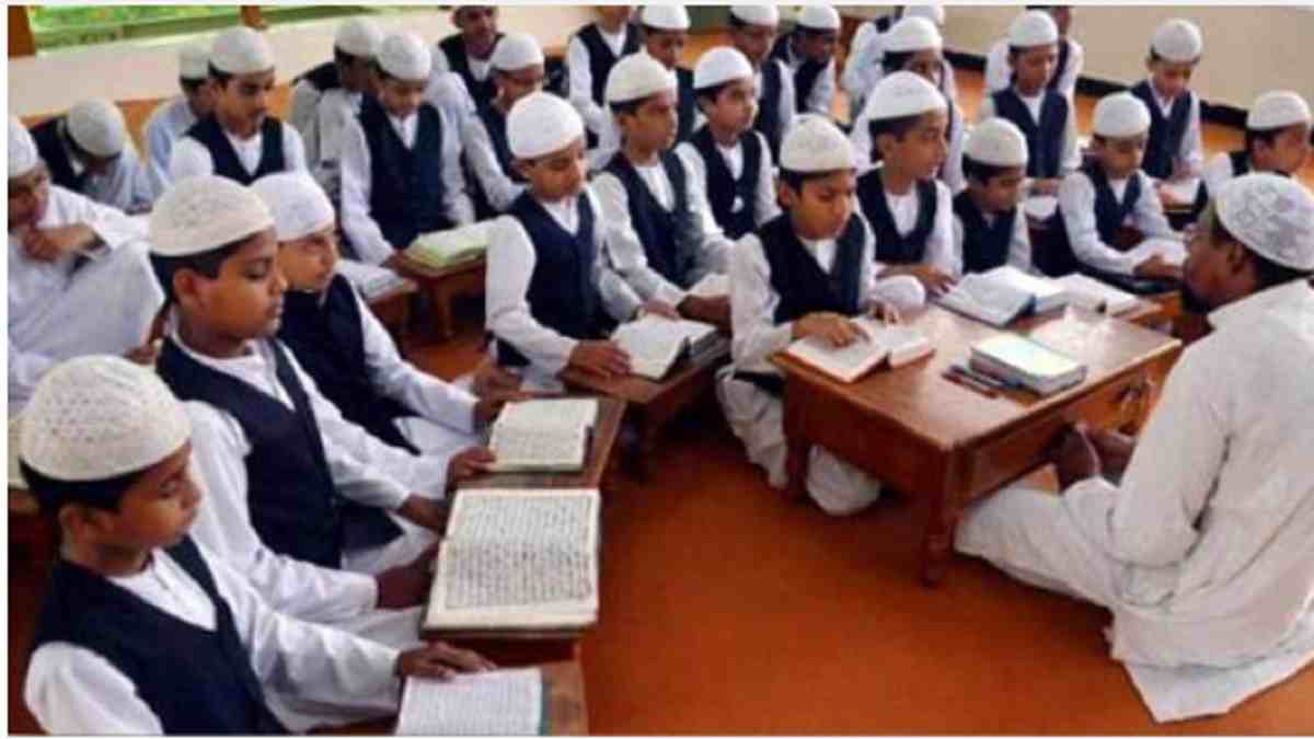 UP TET Alert: अब TET के माध्यम से 16000 मदरसों में शिक्षकों की भर्ती, सरकार ने दिया आदेश