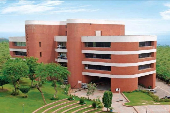 IMI Delhi : Admission 2024, Courses, Fees, Placement, Cut Off