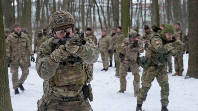 Military strengths of Russia and Ukraine: क्या रूस के सामने टिक पाएगी यूक्रेन की सेना, जानें दोनों देशों की सैन्य शक्ति?