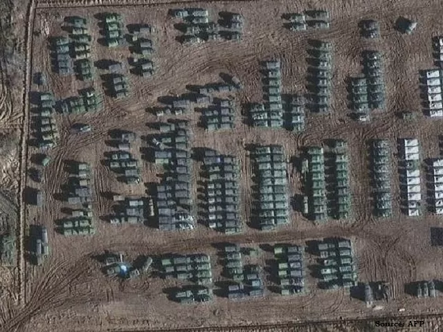 Russia moving troops along Ukrainian border