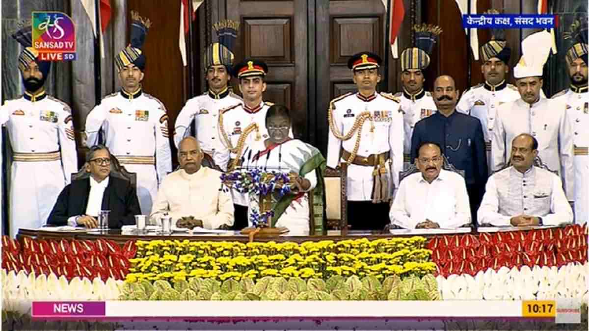 भारत की प्रथम आदिवासी राष्ट्रपति द्रौपदी मुर्मू ने शपथ ली, पीएम मोदी ने इसे भारत के लिए 'वाटरशेड मूवमेंट' बताया