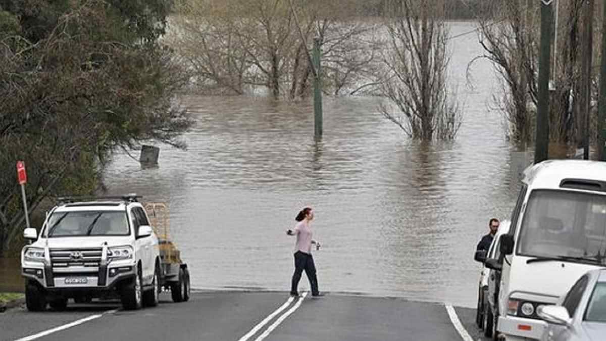 Thousands told to evacuate in Sydney as heavy rains bring 'life-threatening emergency'