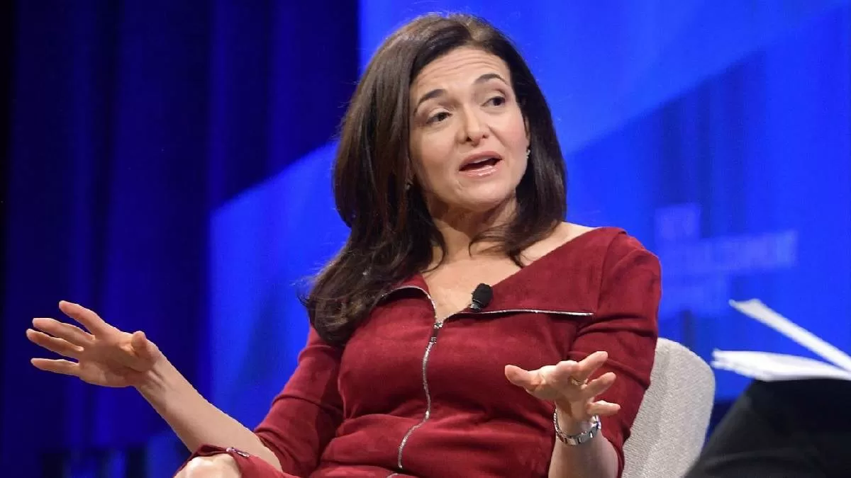 Sheryl Sandberg steps down as COO