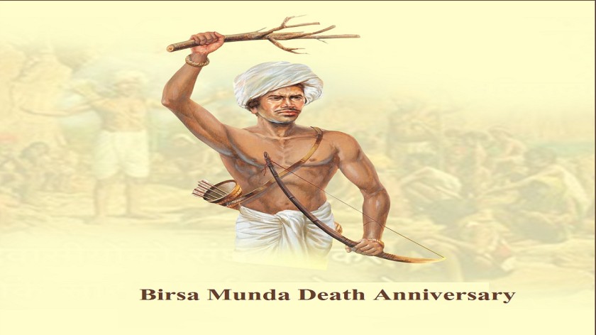 Union Minister Arjun Munda pays tribute to the statue of Bhagwan Birsa Munda